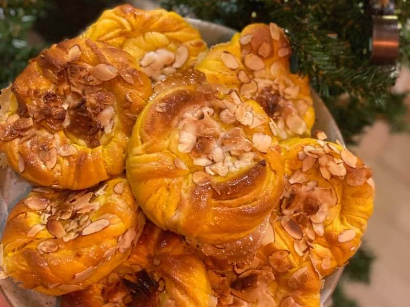 Saffransbulle med mandel